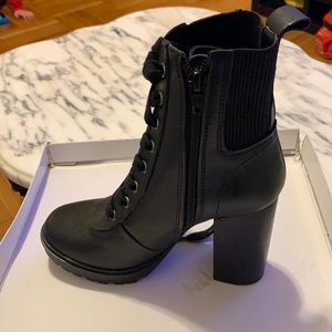 Steven Madden latch black leat size 7
